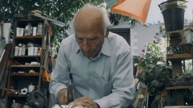 Χρήστος-Κοντόπουλος:-Ο-αιώνιος-«έφηβος»-που-έχει-δημιουργήσει-4.000-πρωτότυπες-κατασκευές-από-σκουπίδια