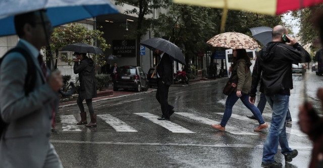 Πυροσβεστική:-50-κλήσεις-στην-Αττική-για-αντλήσεις-υδάτων-και-κοπές-δέντρων