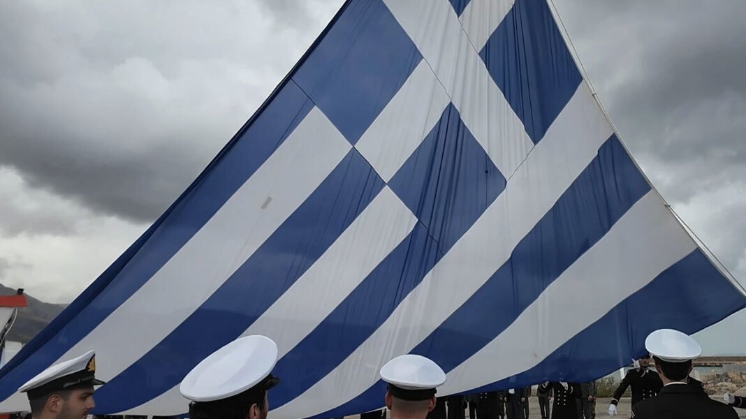 Ούτε η βροχή σταμάτησε την έπαρση της γιγαντιαίας γαλανόλευκης στο λιμάνι της Χίου, δείτε βίντεο Ούτε-η-βροχή-σταμάτησε-την-έπαρση-της-γιγαντιαίας-γαλανόλευκης-στο-λιμάνι-της-Χίου,-δείτε-βίντεο