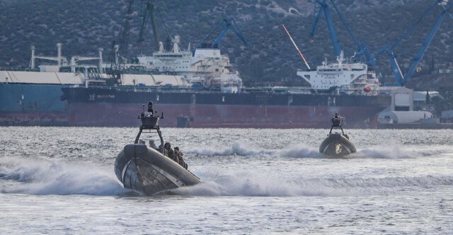 Εντυπωσιακές εικόνες από την άσκηση «Aegean Seal 26» σε Σαρωνικό και Ευβοϊκό: Δύτες, ταχύπλοα και ελικόπτερα σε επιχειρήσεις εξουδετέρωσης ναρκών Εντυπωσιακές-εικόνες-από-την-άσκηση-«aegean-seal-26»-σε-Σαρωνικό-και-Ευβοϊκό:-Δύτες,-ταχύπλοα-και-ελικόπτερα-σε-επιχειρήσεις-εξουδετέρωσης-ναρκών
