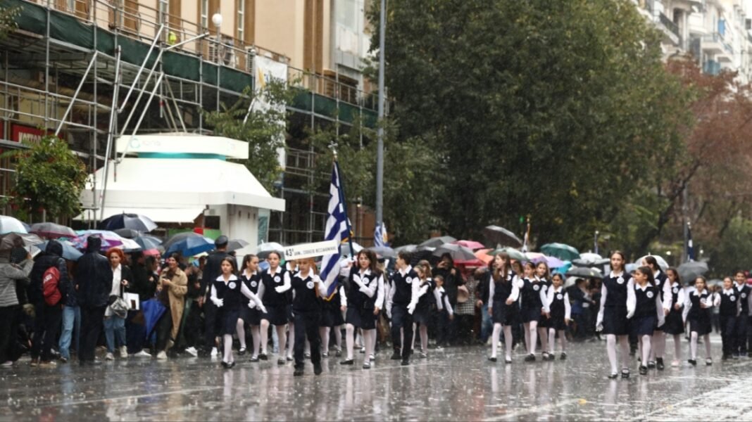 28η-Οκτωβρίου:-Ακυρώνονται-οι-μαθητικές-παρελάσεις-σε-Μαγνησία,-Σποράδες,-Κυκλάδες,-Δωδεκάνησα-και-Εύβοια-λόγω-κακοκαιρίας