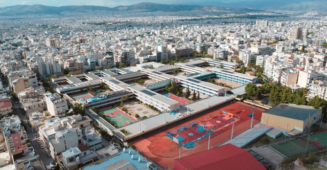 Επίσκεψη-της-Σοφίας-Ζαχαράκη-στο-σχολικό-συγκρότημα-Γκράβας