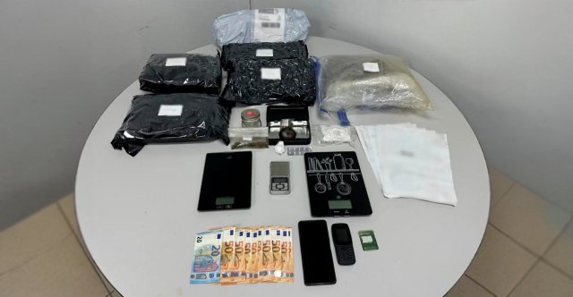 38χρονος-στη-Θεσσαλονίκη-πιάστηκε-με-ναρκωδέμα-που-στάλθηκε-από-τις-ΗΠΑ