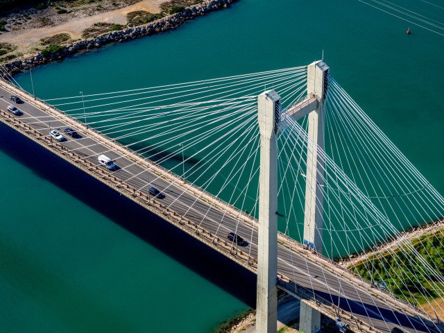 Τραγωδία-στη-Χαλκίδα:-Νεαρός-έπεσε-από-την-υψηλή-γέφυρα-και-σκοτώθηκε