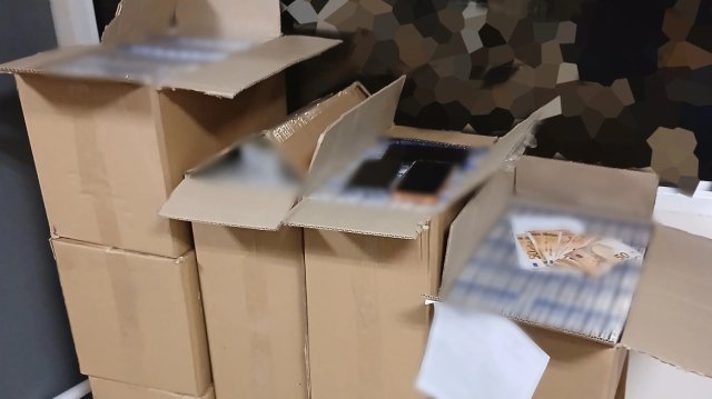 Με-5.500-λαθραία-πακέτα-τσιγάρων-πιάστηκαν-δύο-άτομα-στα-διόδια-των-Θηβών,-δείτε-φωτογραφίες