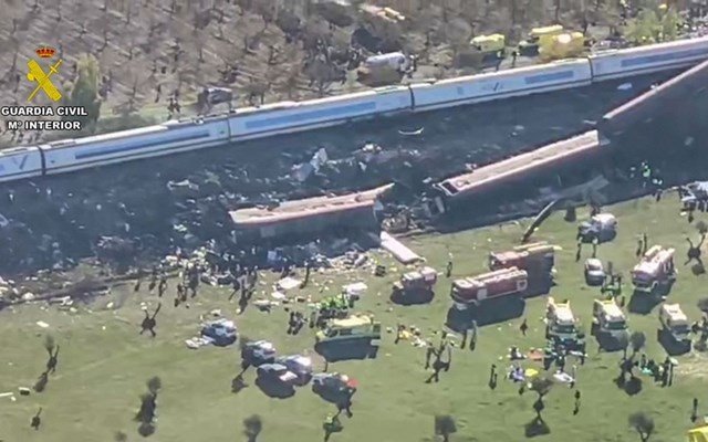 Ισπανία: Ποιος φταίει για τη σιδηροδρομική τραγωδία – Ο υπουργός Μεταφορών υπό πίεση να παραιτηθεί Ισπανία:-Ποιος-φταίει-για-τη-σιδηροδρομική-τραγωδία-–-Ο-υπουργός-Μεταφορών-υπό-πίεση-να-παραιτηθεί