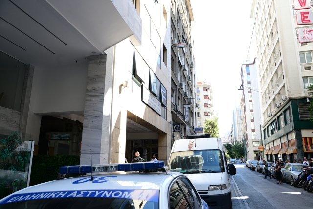 Συναγερμός στην Ομόνοια για ύποπτο χαρτοκιβώτιο, πού έχει διακοπεί η κυκλοφορία Συναγερμός-στην-Ομόνοια-για-ύποπτο-χαρτοκιβώτιο,-πού-έχει-διακοπεί-η-κυκλοφορία