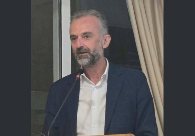 Θεοδωράκης (ΕΛΑΣ): Δεν αποδέχομαι την έδρα του Ζαμπάρα, ήμουν και θα είμαι δίπλα στον Τσίπρα Θεοδωράκης-(ΕΛΑΣ):-Δεν-αποδέχομαι-την-έδρα-του-Ζαμπάρα,-ήμουν-και-θα-είμαι-δίπλα-στον-Τσίπρα