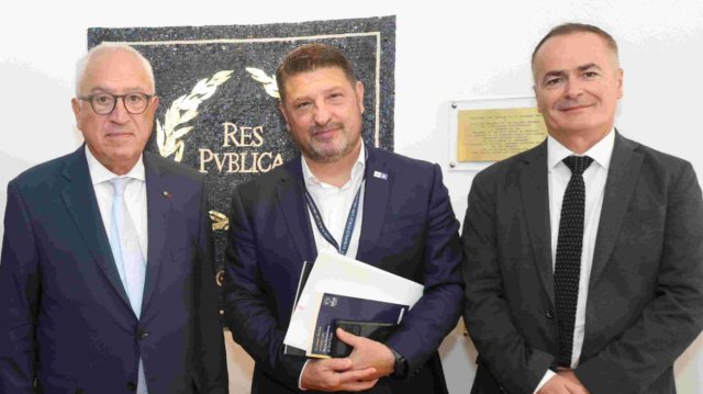 Πρόεδρος του EPLO ο εκτελεστικός γραμματέας της Περιφέρειας Αττικής – Χαρδαλιάς: «Ο εκσυγχρονισμός του Δημοσίου είναι καθημερινή προσπάθεια με μετρήσιμο αποτέλεσμα για τον πολίτη» Πρόεδρος-του-eplo-ο-εκτελεστικός-γραμματέας-της-Περιφέρειας-Αττικής-–-Χαρδαλιάς:-«Ο-εκσυγχρονισμός-του-Δημοσίου-είναι-καθημερινή-προσπάθεια-με-μετρήσιμο-αποτέλεσμα-για-τον-πολίτη»