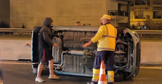 Αυτοκίνητο αναποδογύρισε στην εθνική Θεσσαλονίκης-Μουδανιών, προβλήματα στην κυκλοφορία, δείτε βίντεο Αυτοκίνητο-αναποδογύρισε-στην-εθνική-Θεσσαλονίκης-Μουδανιών,-προβλήματα-στην-κυκλοφορία,-δείτε-βίντεο