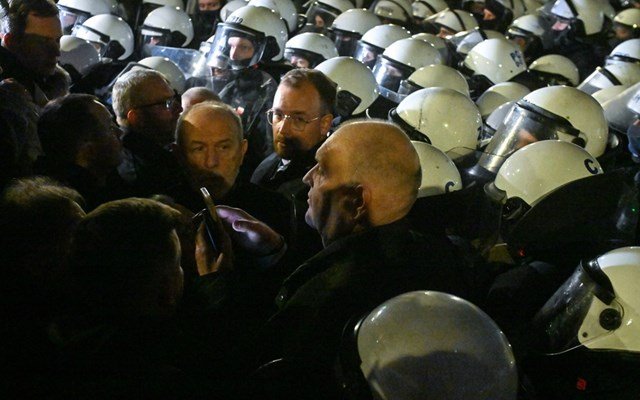 Πολιτική κρίση στην Πολωνία: Σύγκρουση του εθνικιστή προέδρου Ναβρότσκι με την κυβέρνηση Τουσκ – Καταγγελίες για πραξικόπημα Πολιτική-κρίση-στην-Πολωνία:-Σύγκρουση-του-εθνικιστή-προέδρου-Ναβρότσκι-με-την-κυβέρνηση-Τουσκ-–-Καταγγελίες-για-πραξικόπημα