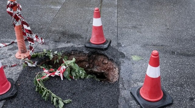 Διακοπή κυκλοφορίας στο Περιστέρι λόγω καθίζησης του οδοστρώματος Διακοπή-κυκλοφορίας-στο-Περιστέρι-λόγω-καθίζησης-του-οδοστρώματος