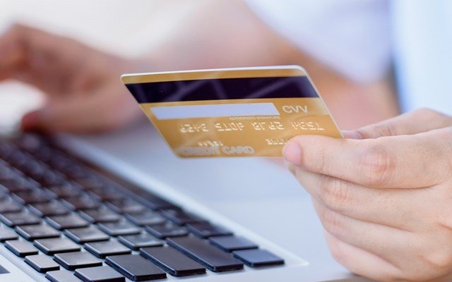 Ηλεκτρονικές αγορές εκτός ΕΕ: Πώς εφαρμόζεται το τέλος 2 ευρώ, πότε η επιβάρυνση φτάνει τα 5 ευρώ,τι ισχύει για τον ΦΠΑ Ηλεκτρονικές-αγορές-εκτός-ΕΕ:-Πώς-εφαρμόζεται-το-τέλος-2-ευρώ,-πότε-η-επιβάρυνση-φτάνει-τα-5-ευρώ,τι-ισχύει-για-τον-ΦΠΑ