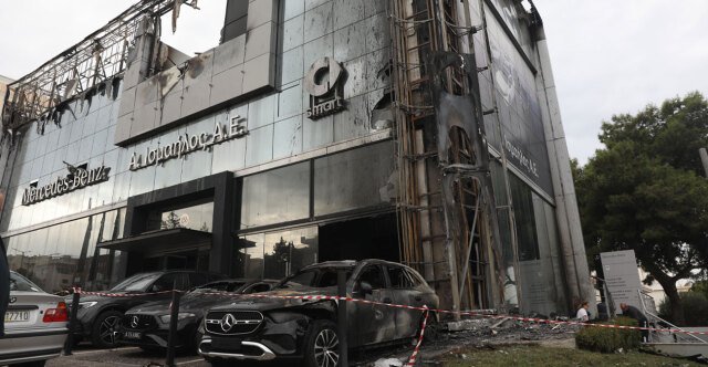 Από εμπρηστική επίθεση η πυρκαγιά σε αντιπροσωπεία αυτοκινήτων στη Γλυφάδα, εκτεταμένες ζημιές, δείτε εικόνες Από-εμπρηστική-επίθεση-η-πυρκαγιά-σε-αντιπροσωπεία-αυτοκινήτων-στη-Γλυφάδα,-εκτεταμένες-ζημιές,-δείτε-εικόνες