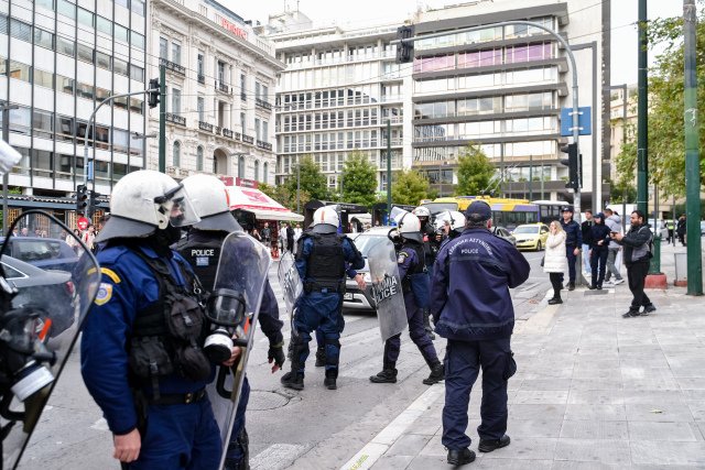 Τέσσερις προσαγωγές και μία σύλληψη σε πορεία στο κέντρο της Αθήνας Τέσσερις-προσαγωγές-και-μία-σύλληψη-σε-πορεία-στο-κέντρο-της-Αθήνας